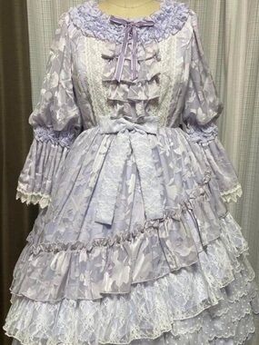 Lilac Floral Lace Midi Dress with Ruffled Bodice